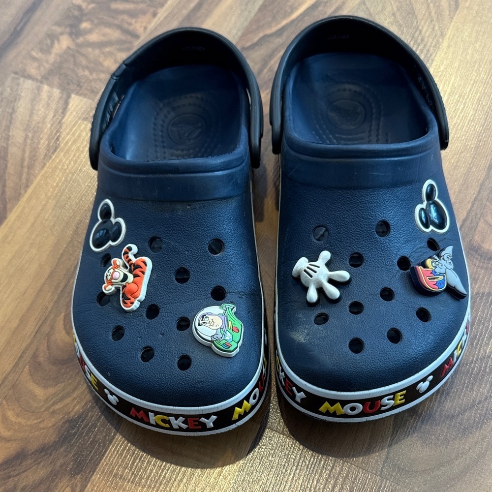 Disney Mickey Mouse crocs - Black